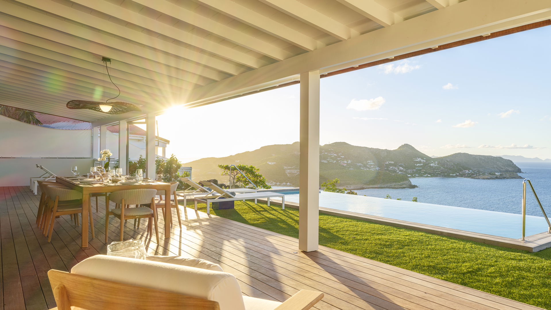 POOL & TERRACE