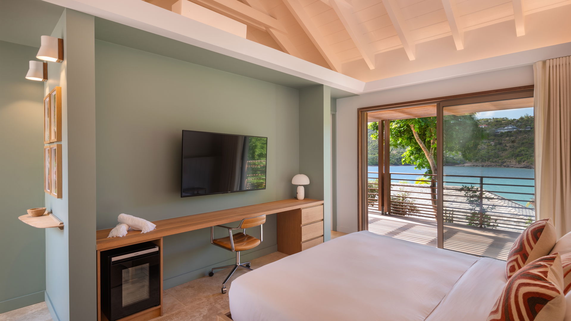 BEDROOM 2