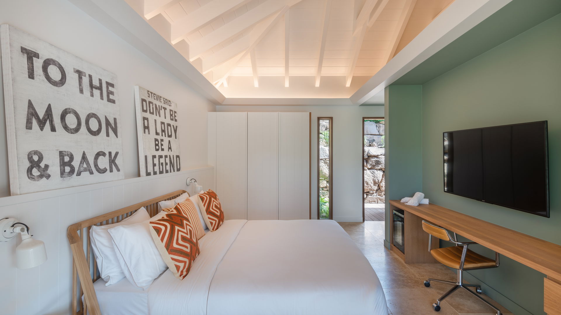 BEDROOM 2