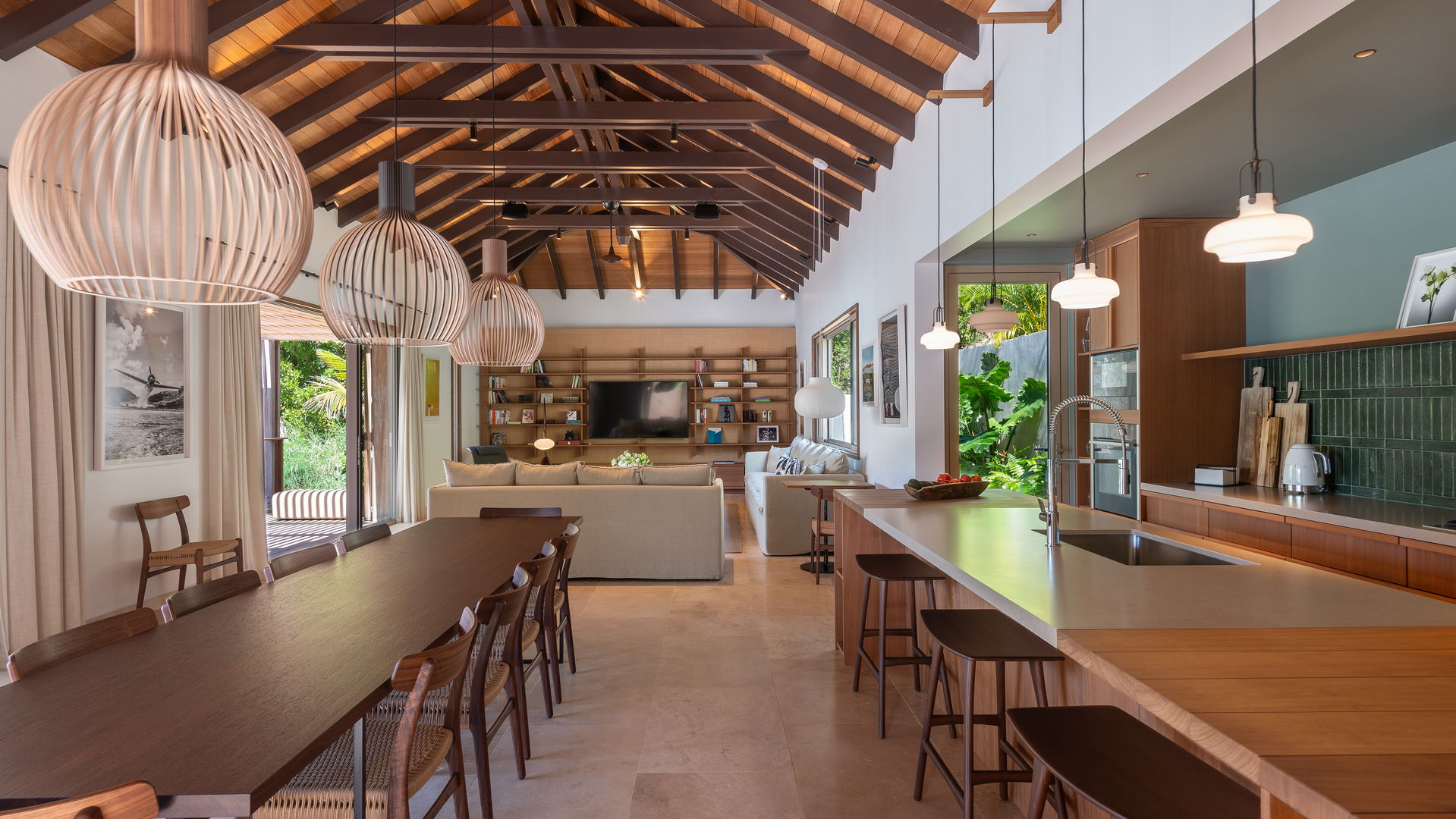 KITCHEN & DINING AREA