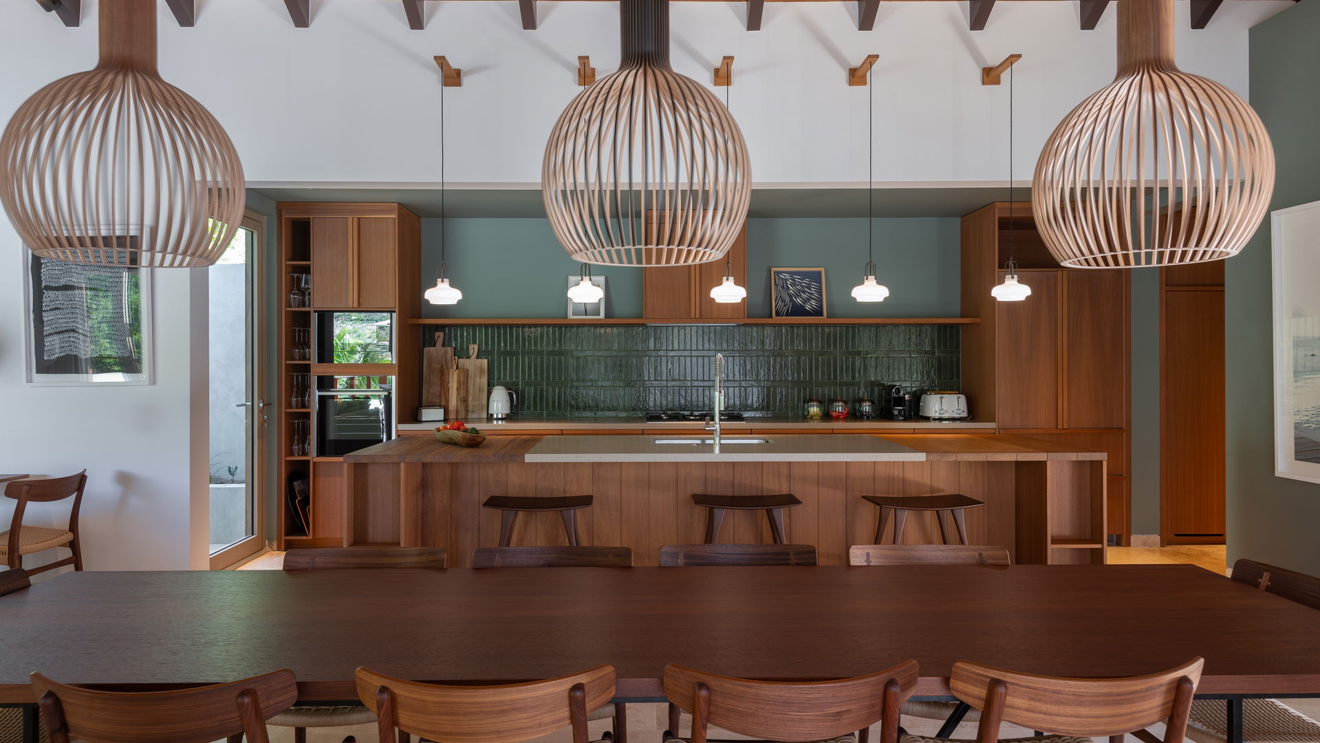 KITCHEN & DINING AREA