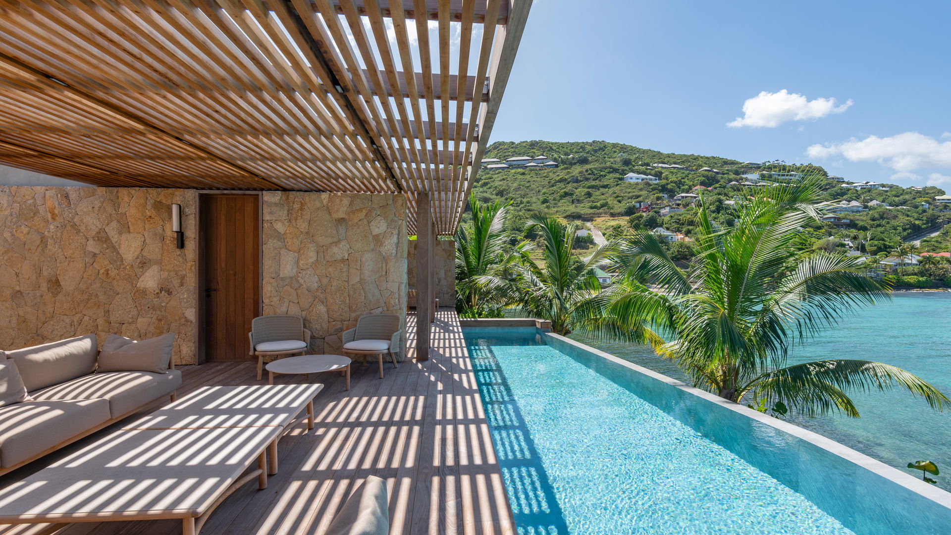 POOL & TERRACE