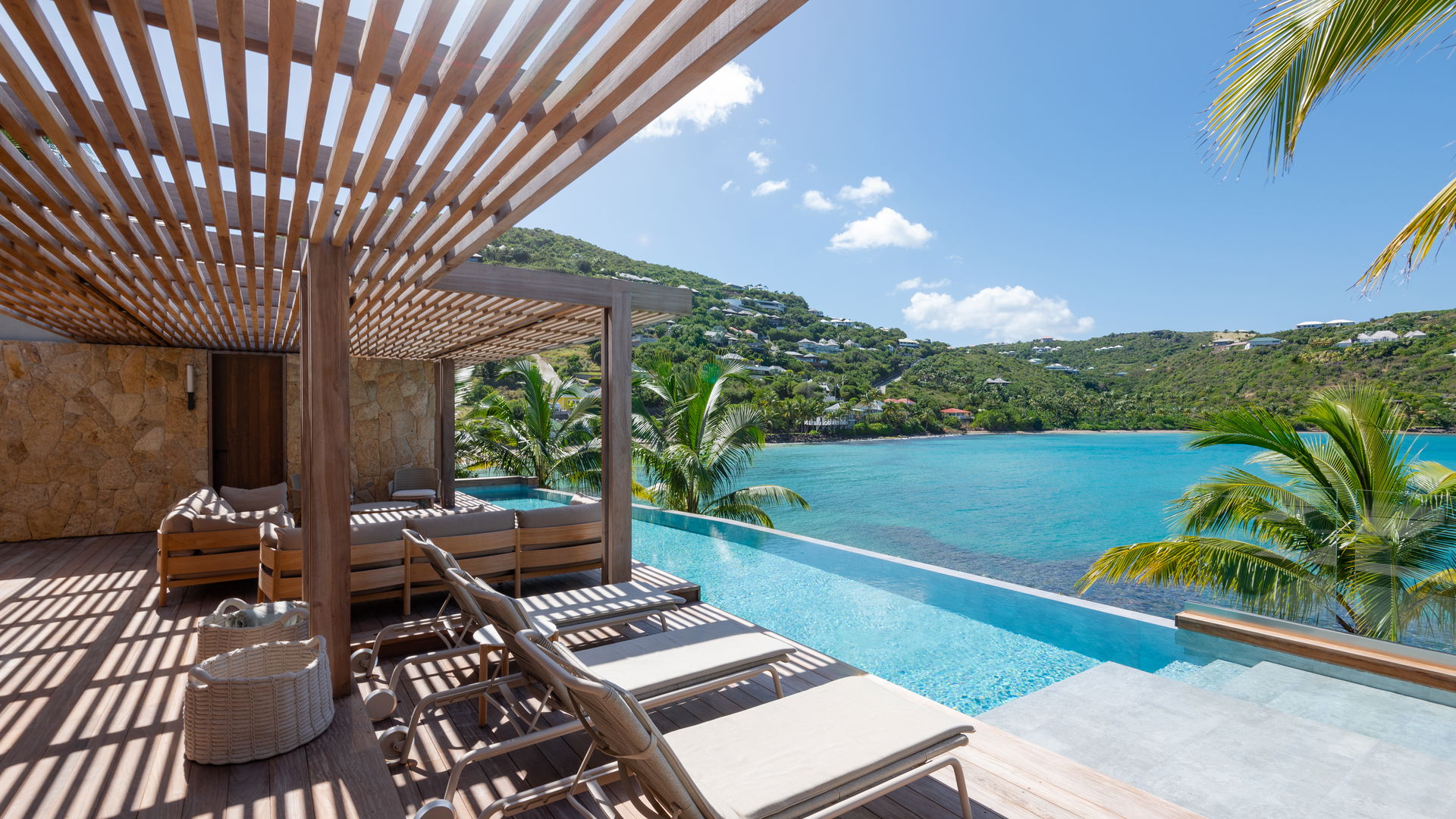 POOL & TERRACE