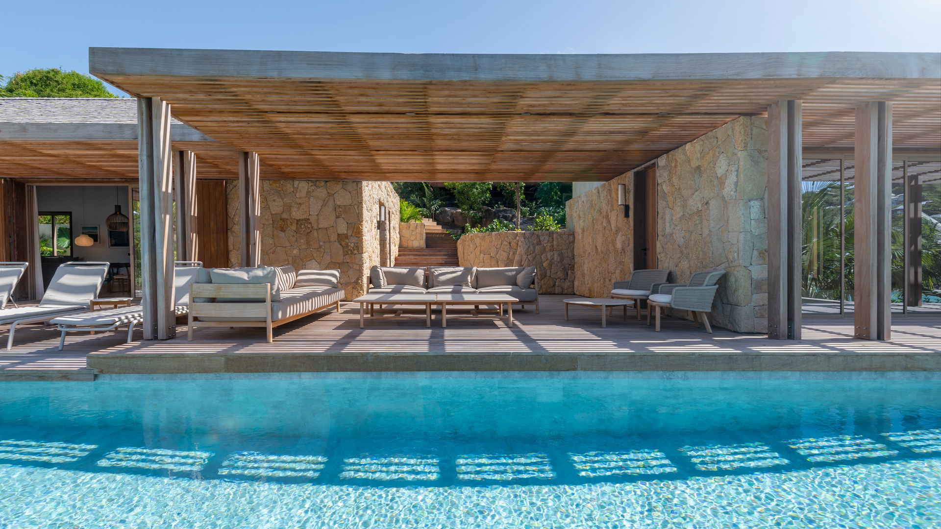 POOL & TERRACE