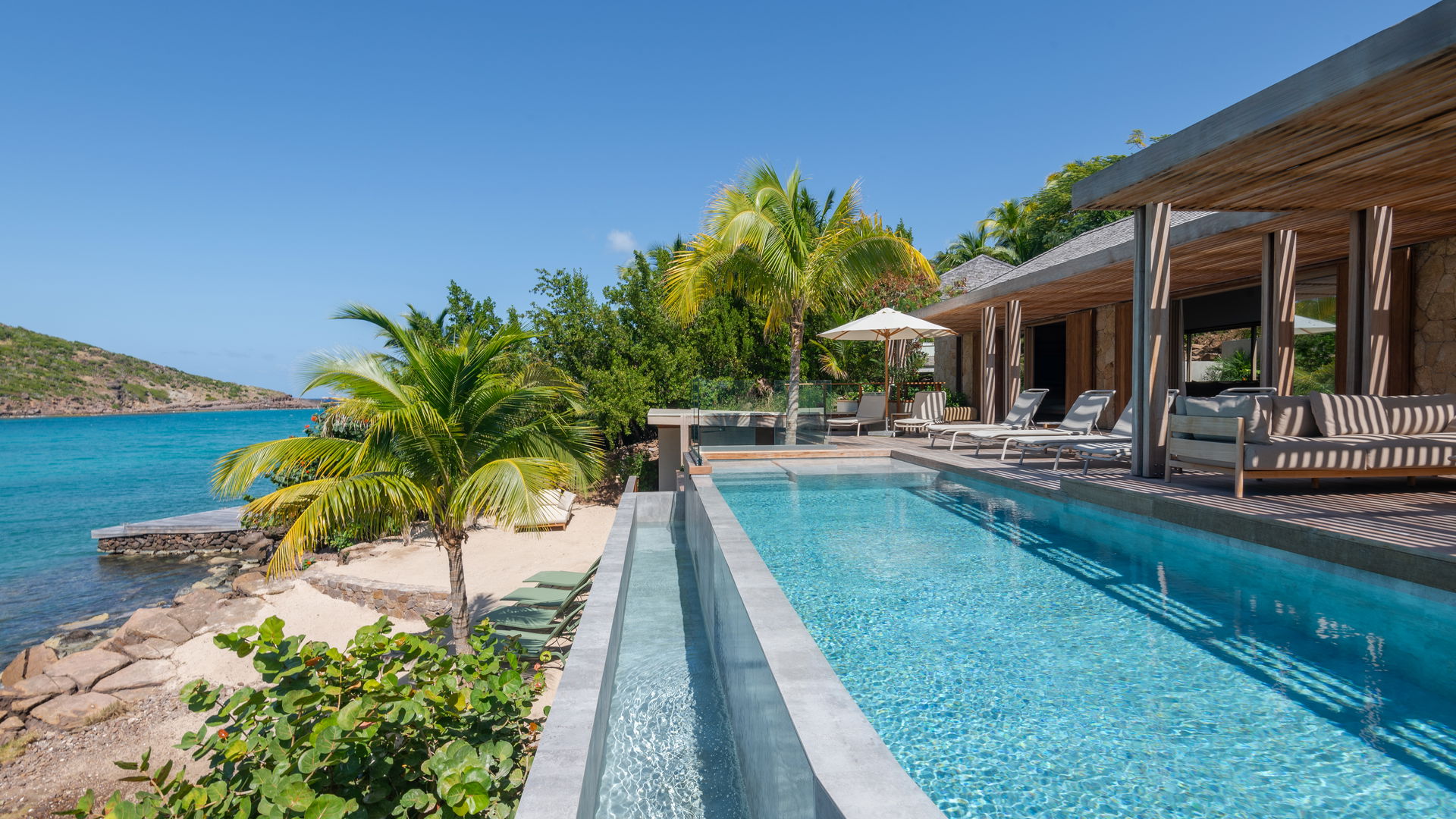 POOL & TERRACE