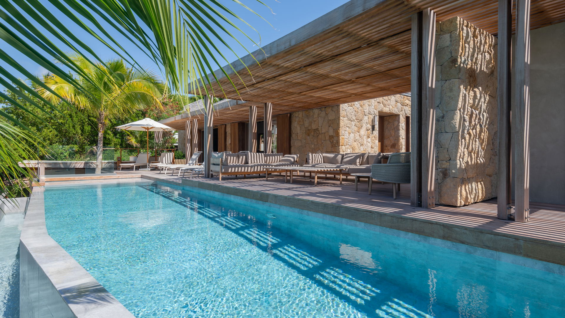 POOL & TERRACE