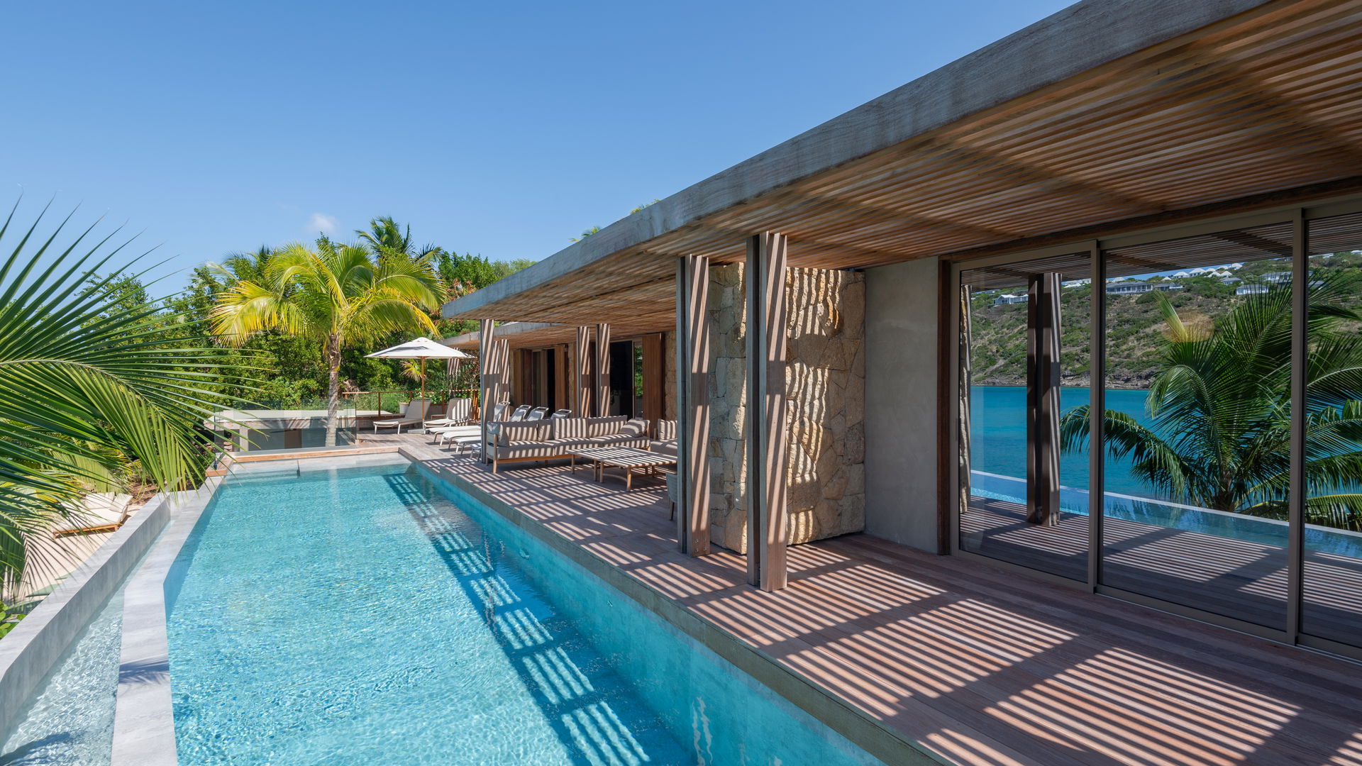POOL & TERRACE