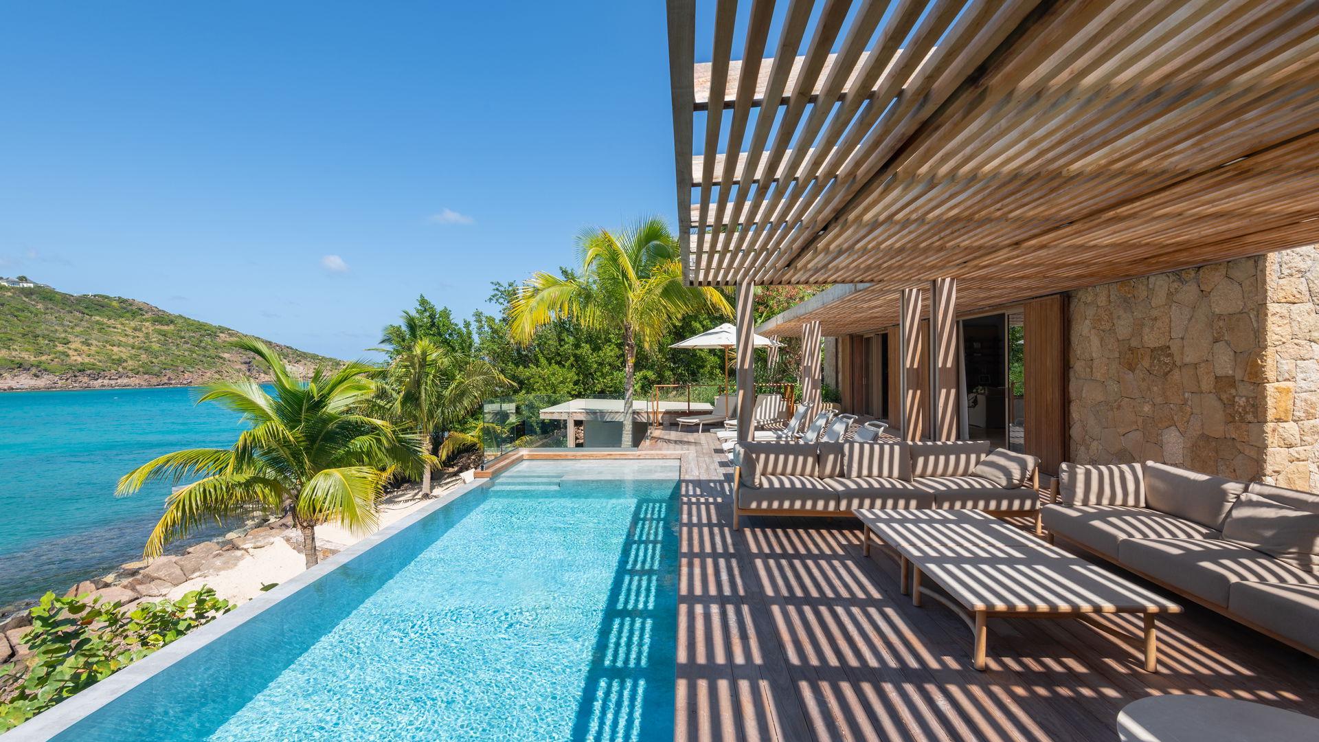 POOL & TERRACE