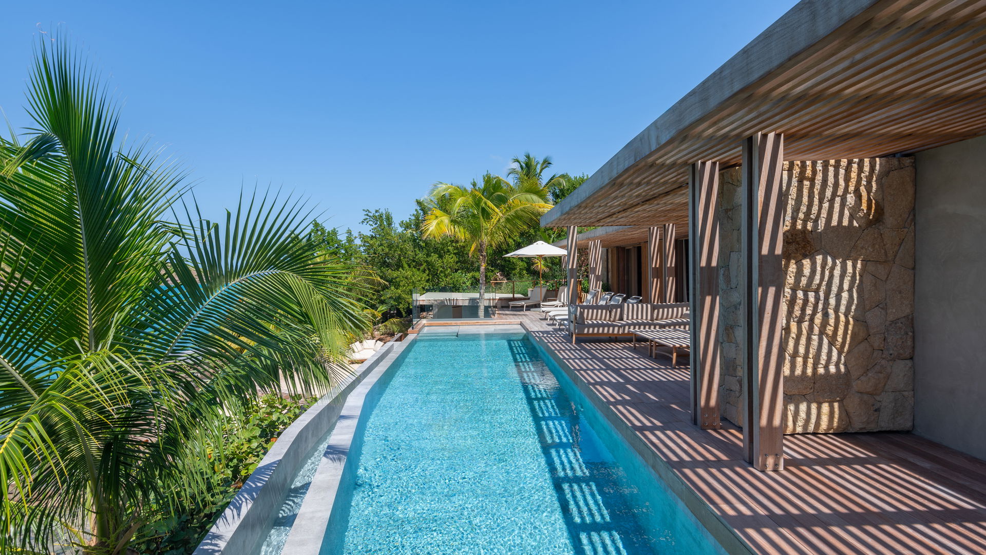 POOL & TERRACE