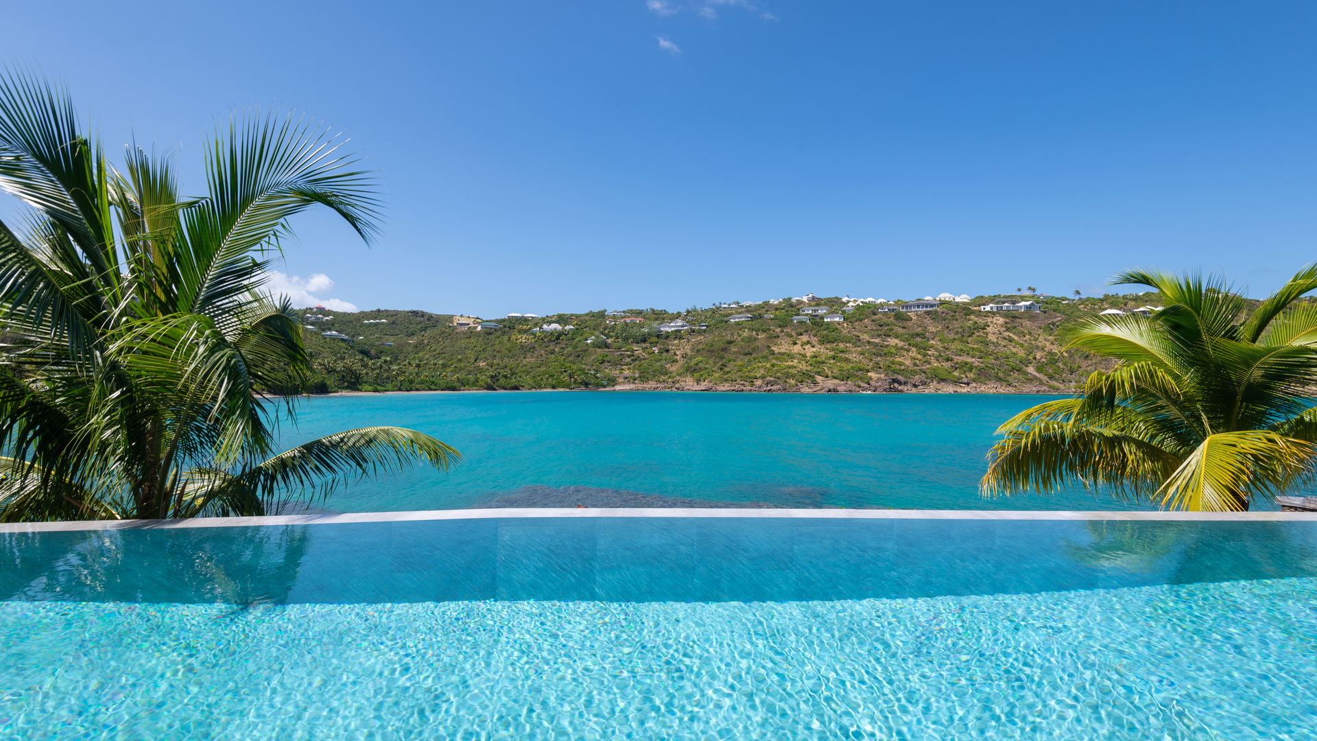 POOL & TERRACE