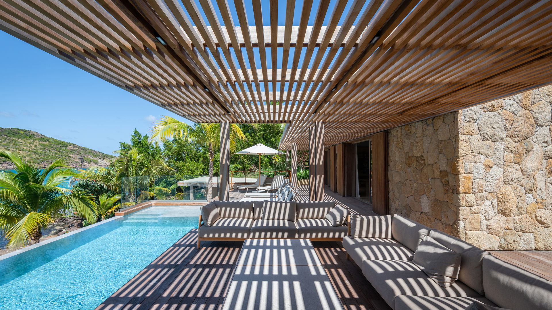 POOL & TERRACE