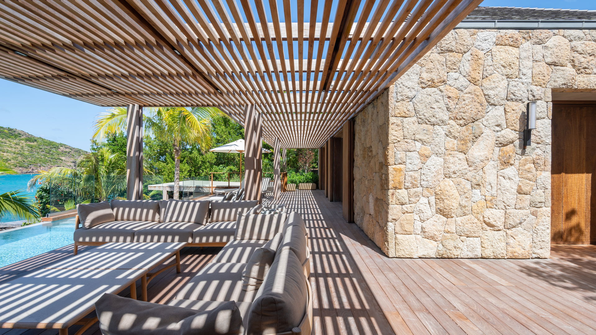 POOL & TERRACE
