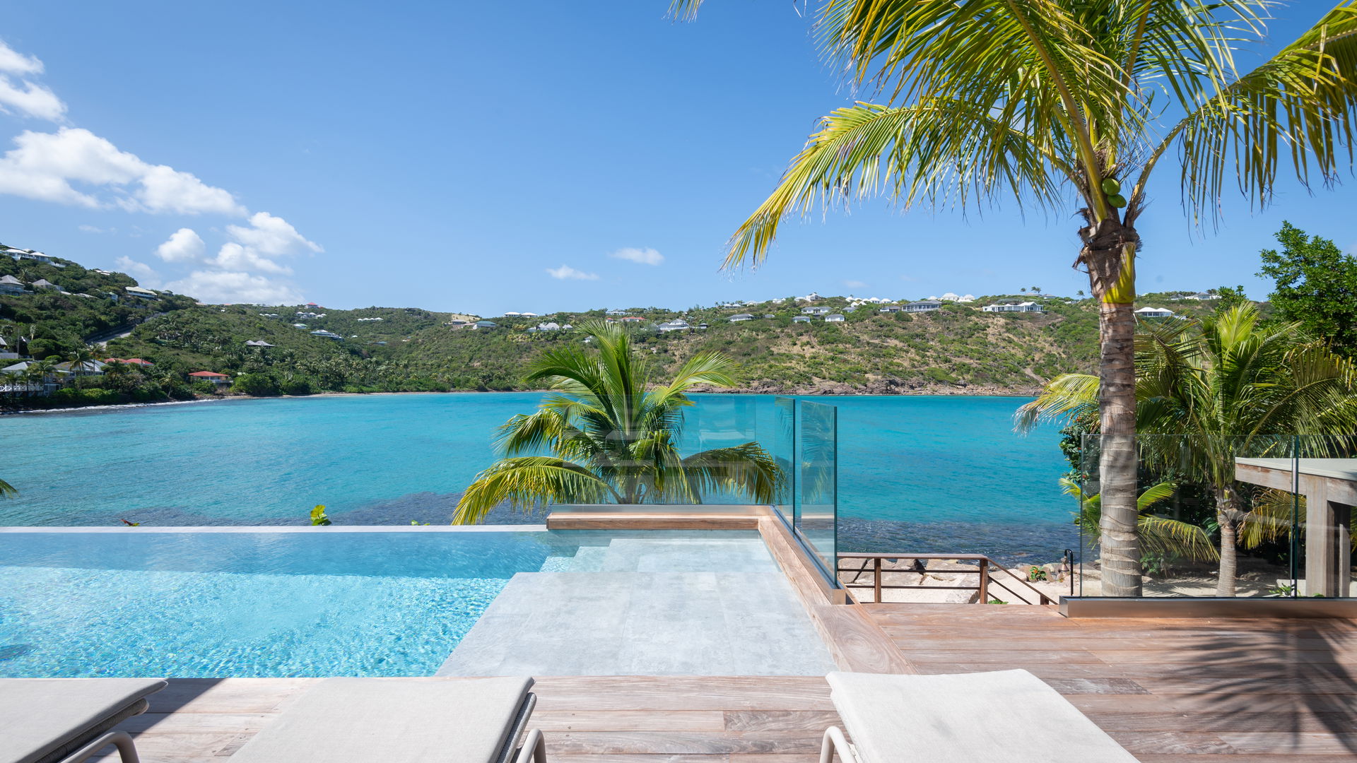 POOL & TERRACE
