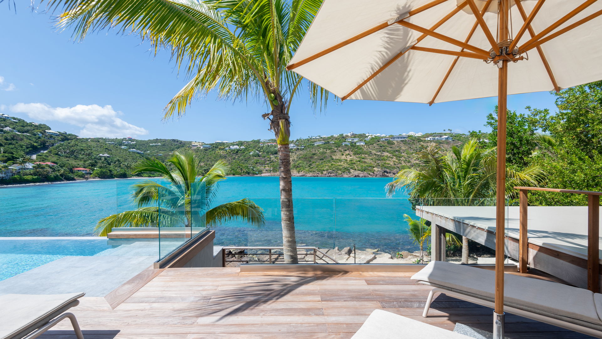 POOL & TERRACE