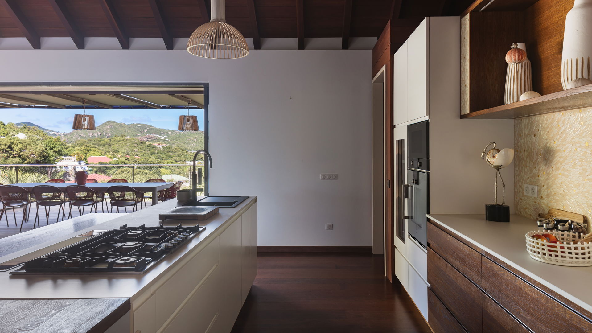 KITCHEN & DINING AREA