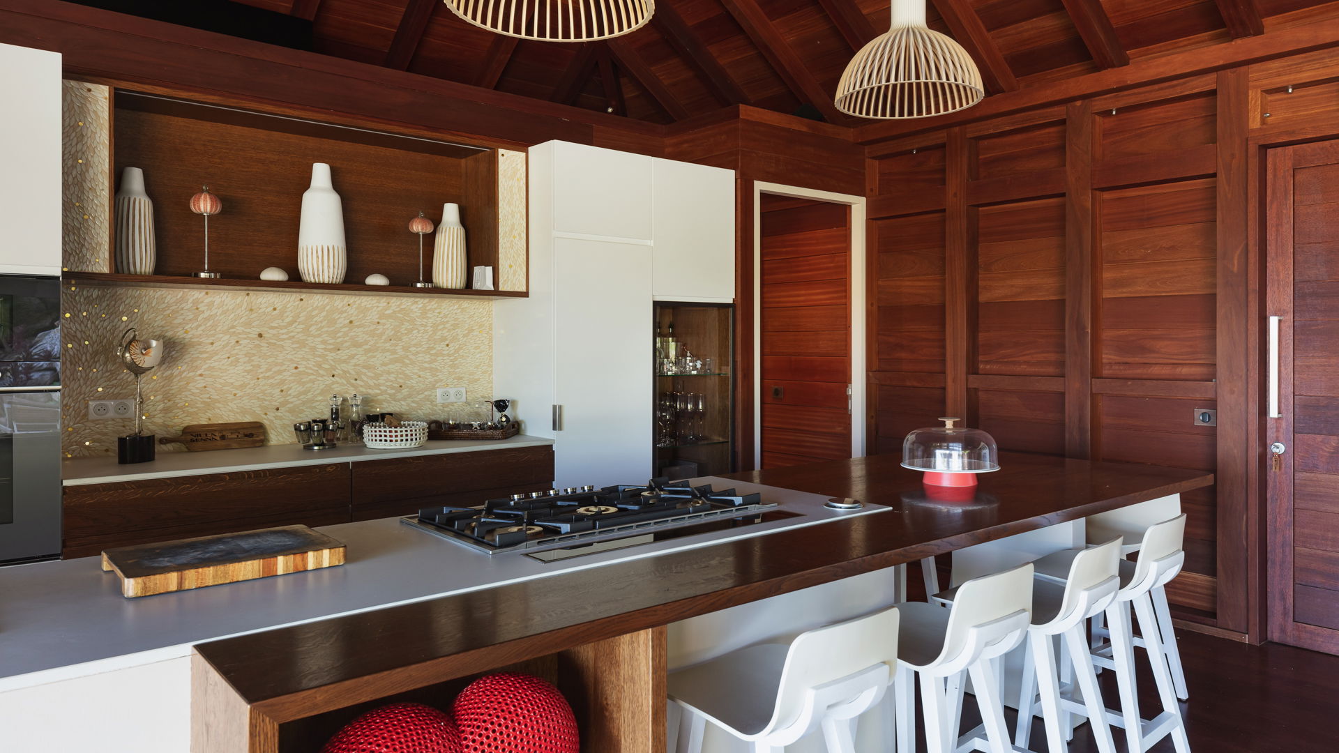 KITCHEN & DINING AREA