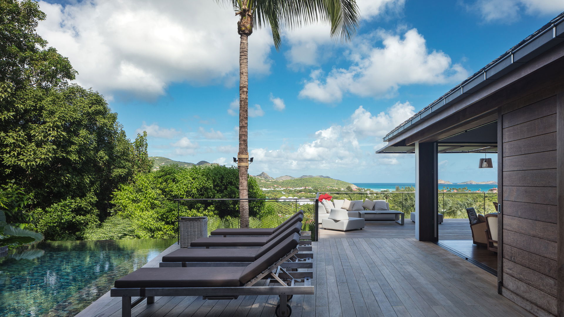 POOL & TERRACE