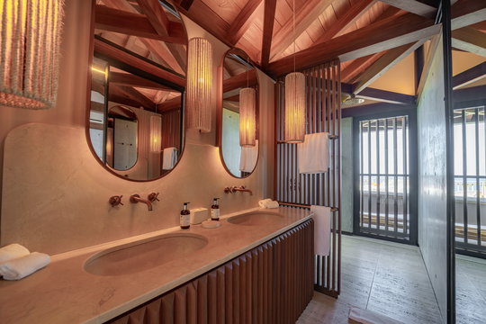 VILLA MANOIR VOLTAIRE BEDROOM1 11