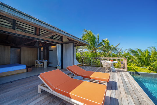 VILLA MANOIR VOLTAIRE BEDROOM1 16