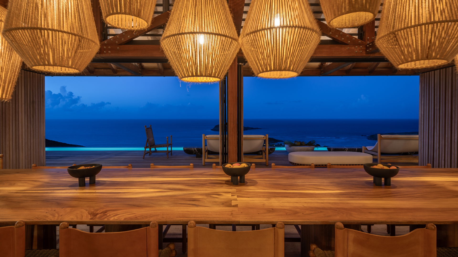 KITCHEN & DINING AREA