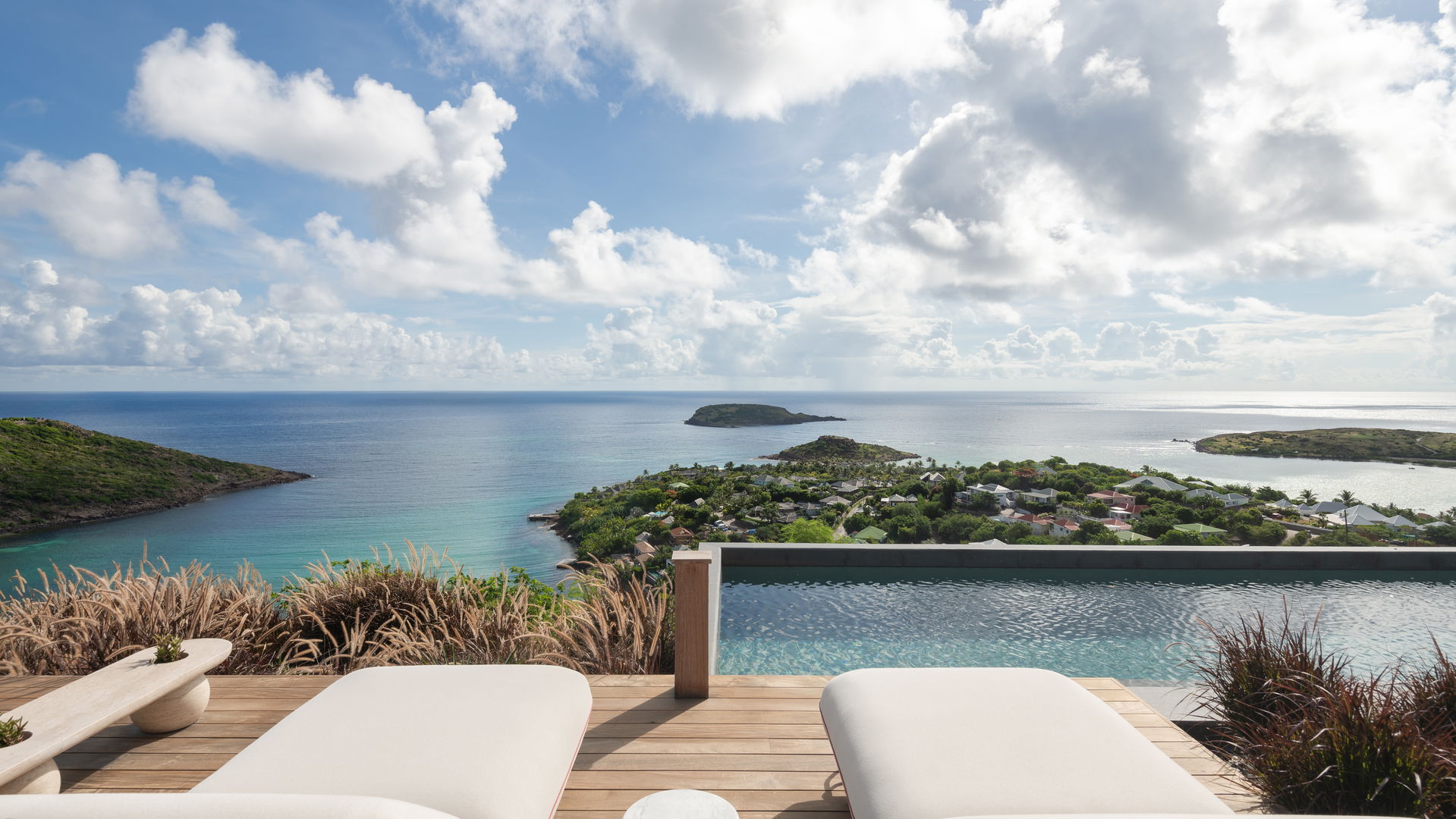 TI MANOIR POOL & TERRACE