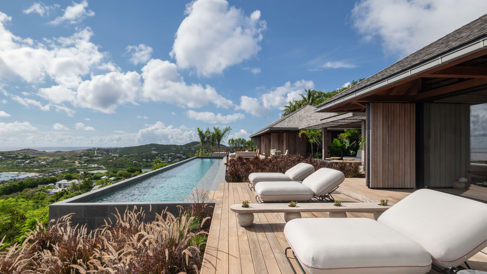 TI MANOIR POOL & TERRACE