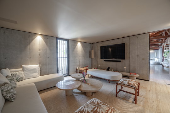 VILLA MANOIR VOLTAIRE TV AREA 1