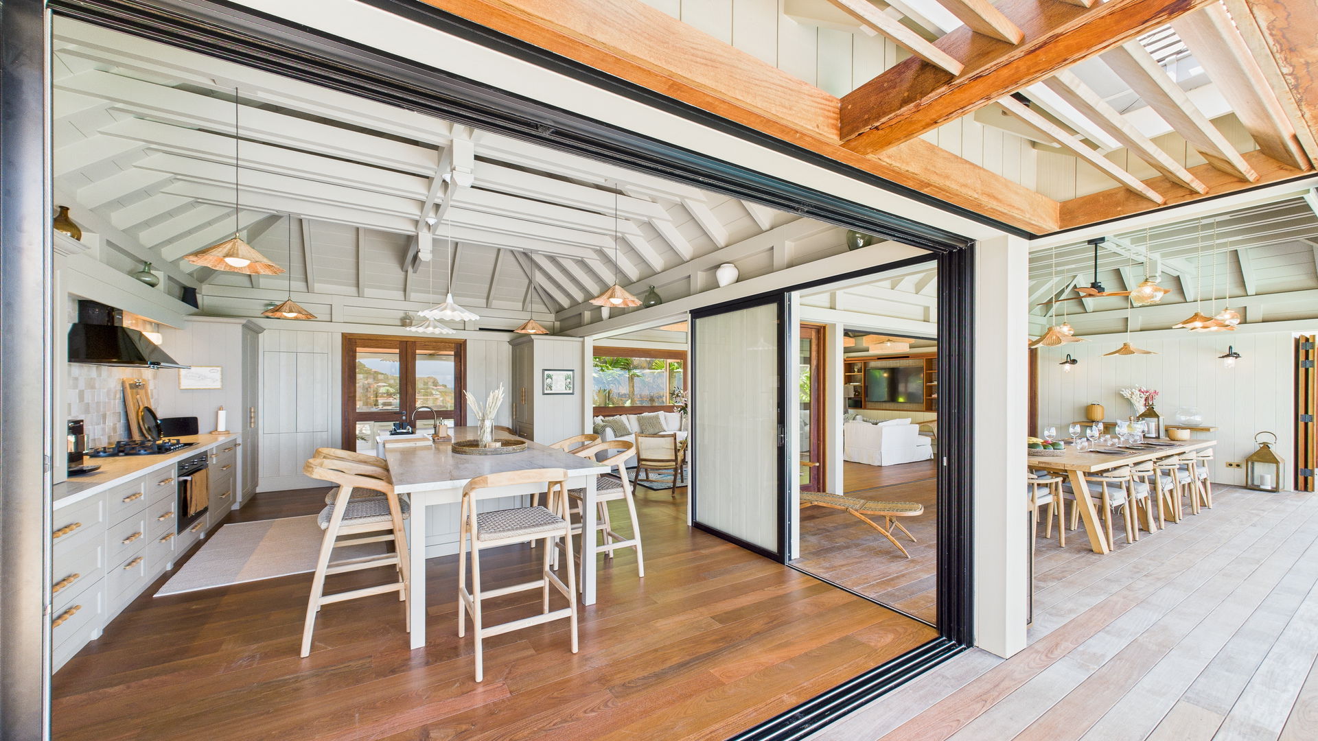 KITCHEN & DINING AREA