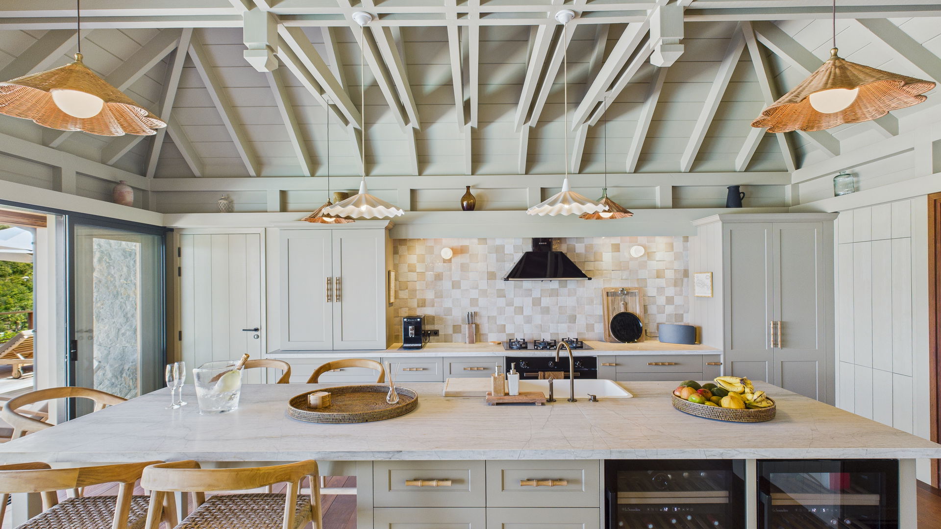 KITCHEN & DINING AREA