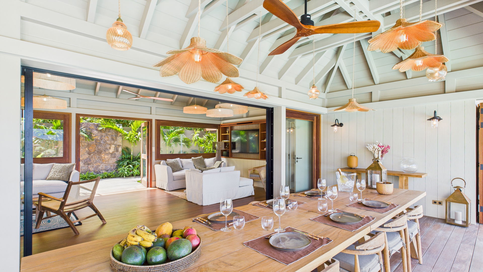 KITCHEN & DINING AREA