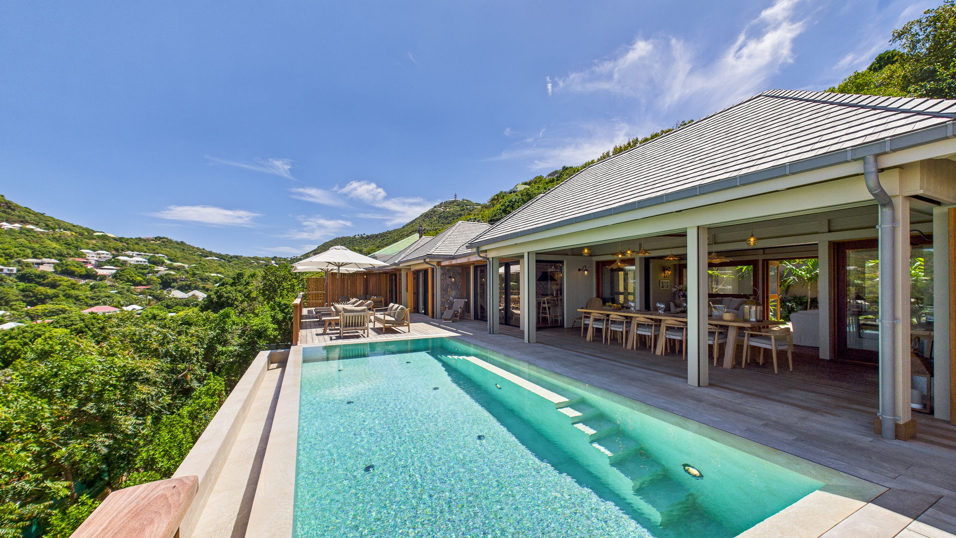 POOL & TERRACE