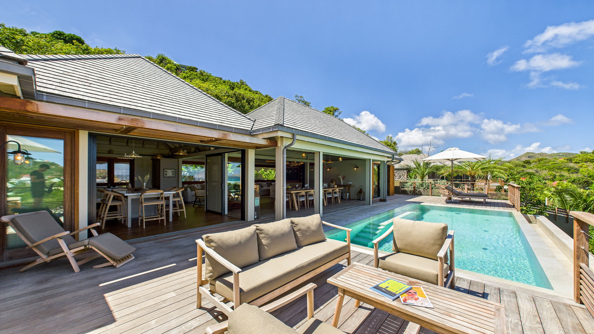 POOL & TERRACE