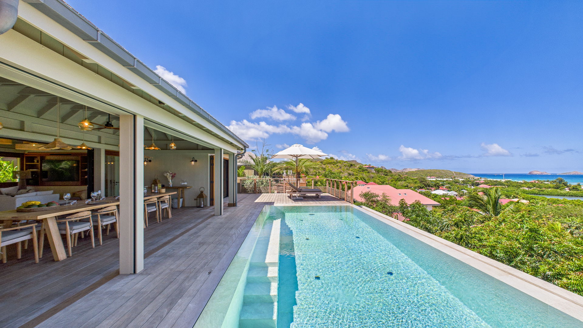 POOL & TERRACE