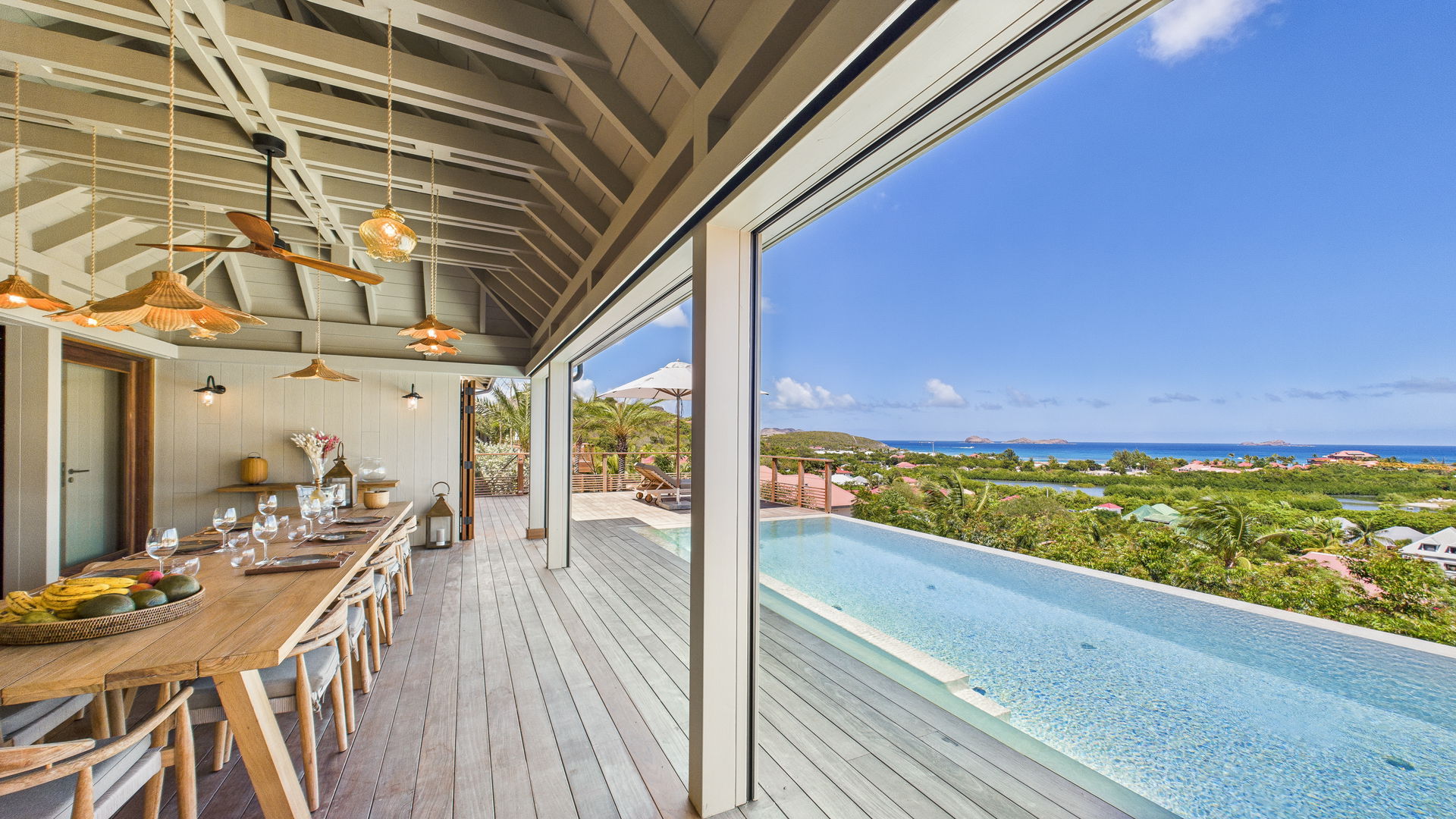 POOL & TERRACE