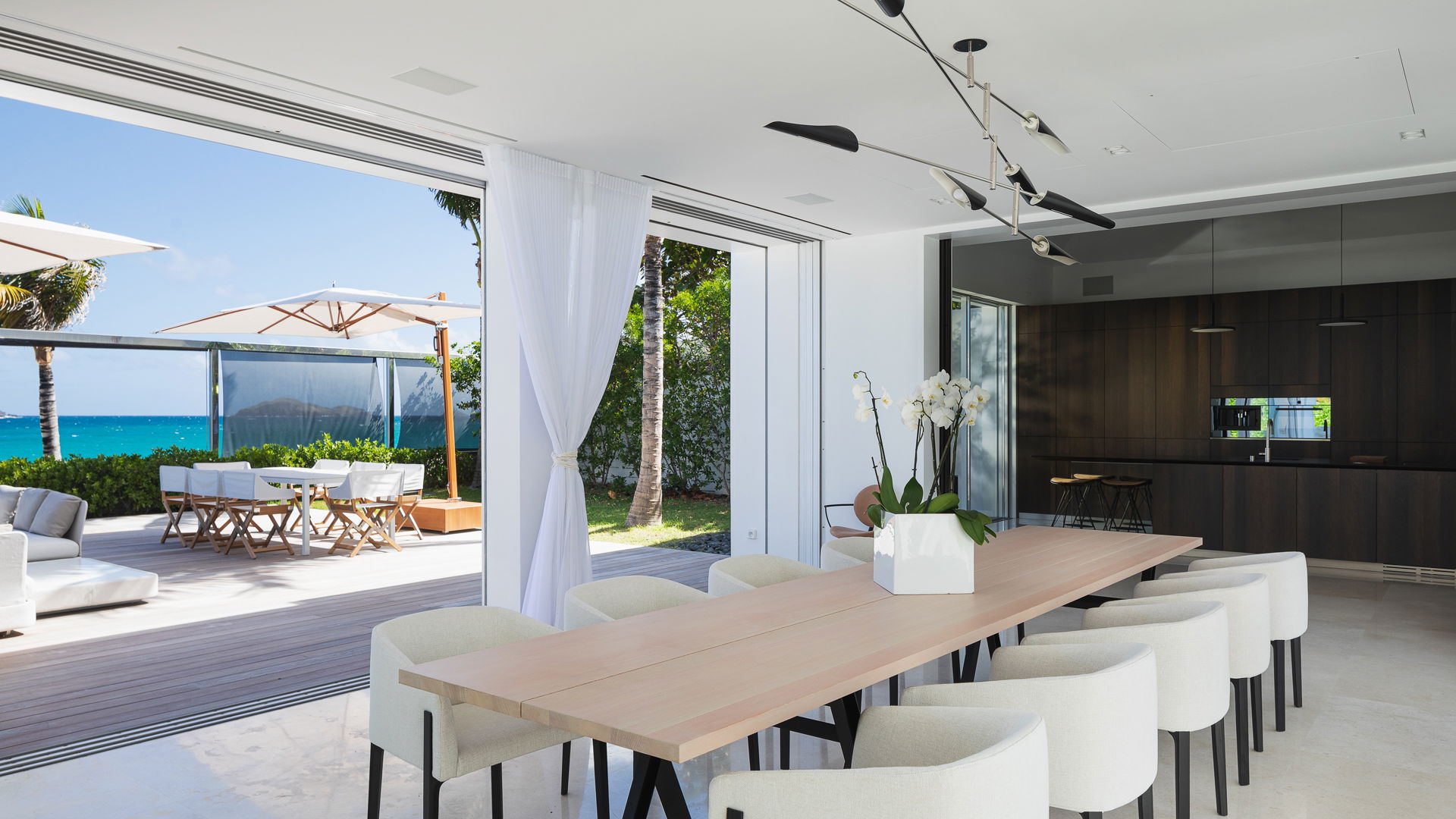 KITCHEN & DINING AREA