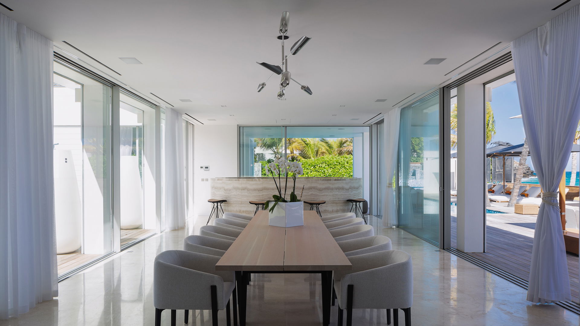 KITCHEN & DINING AREA