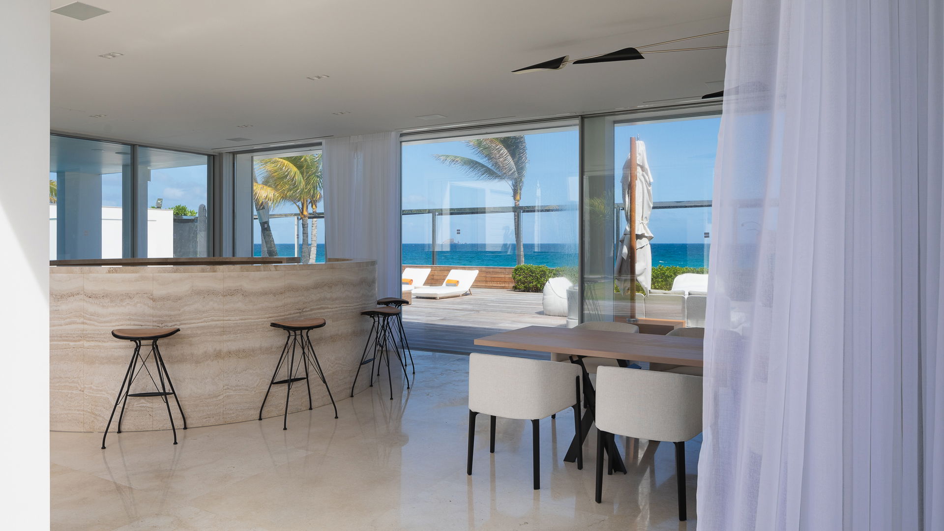 KITCHEN & DINING AREA