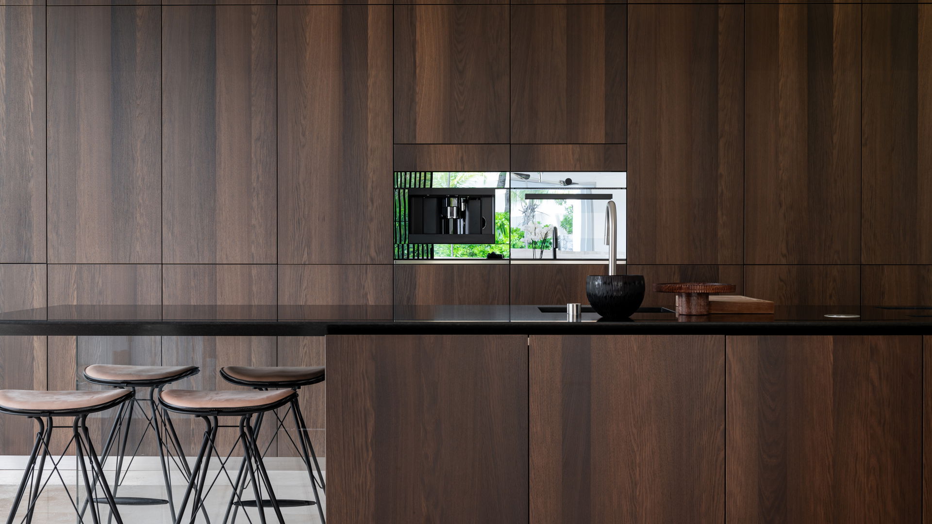 KITCHEN & DINING AREA