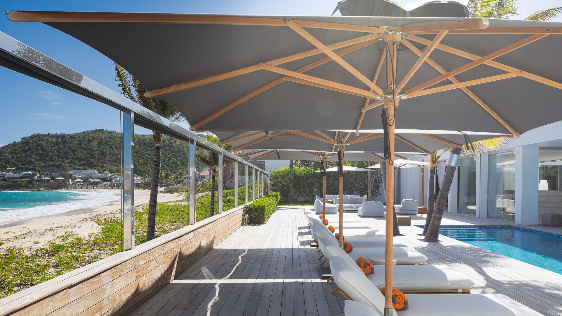 POOL & TERRACE