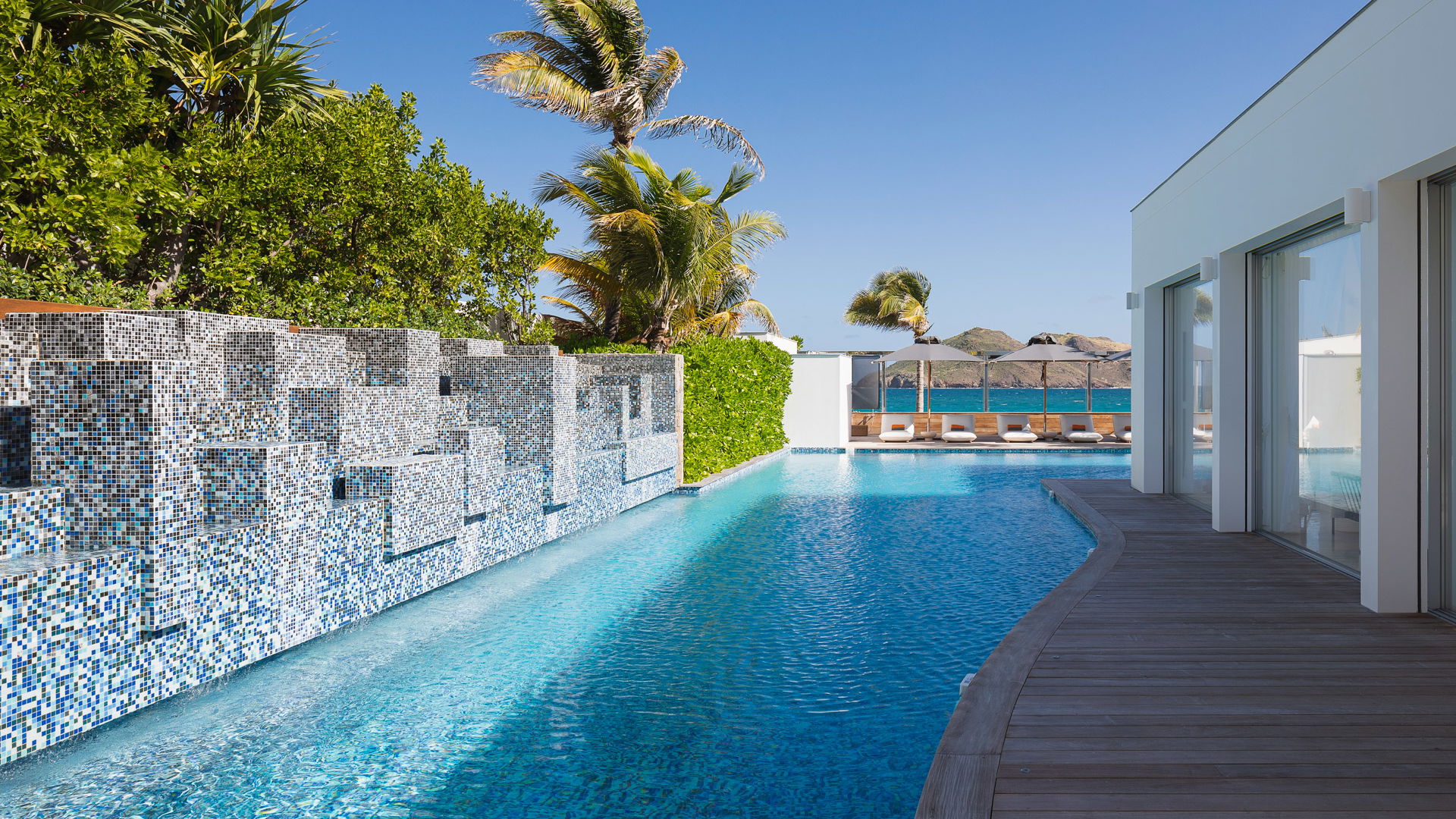 POOL & TERRACE