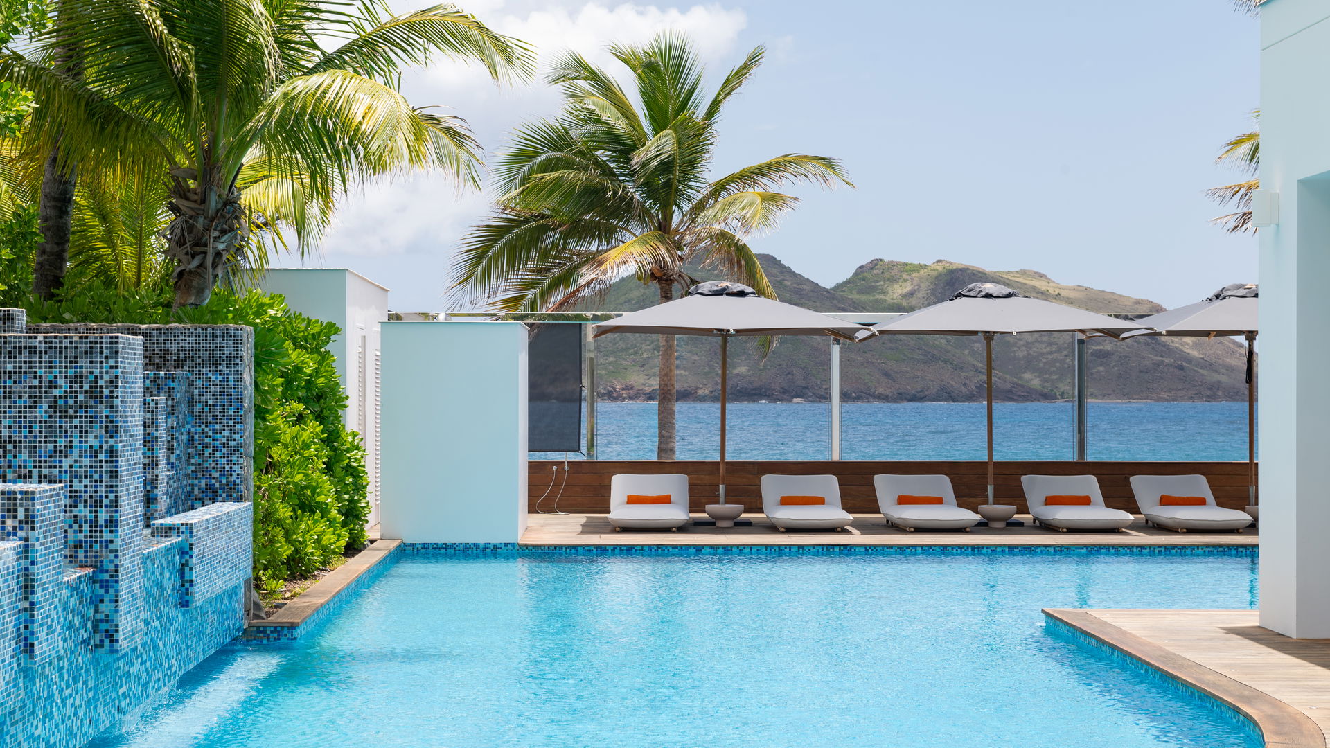 POOL & TERRACE