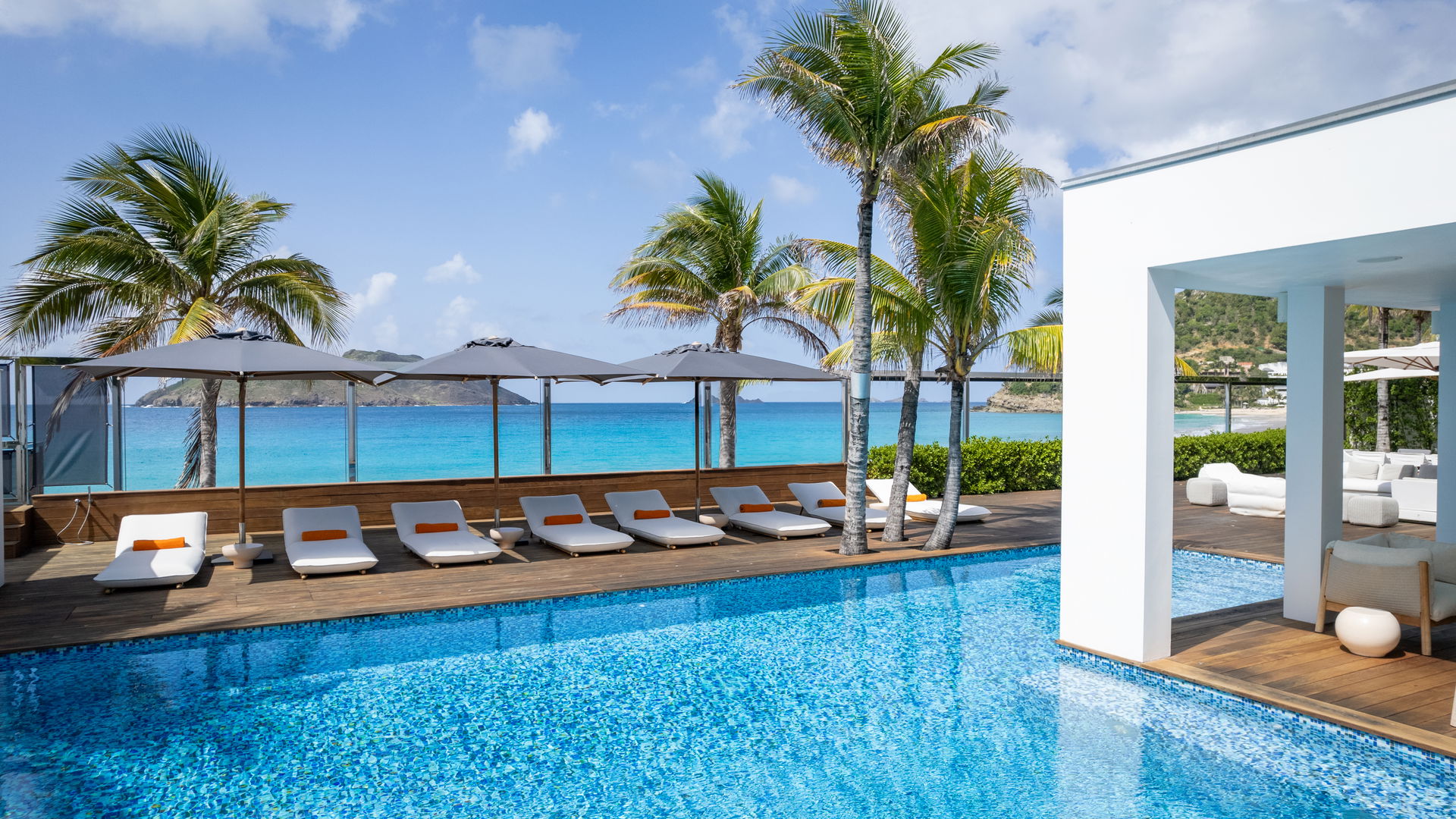 POOL & TERRACE