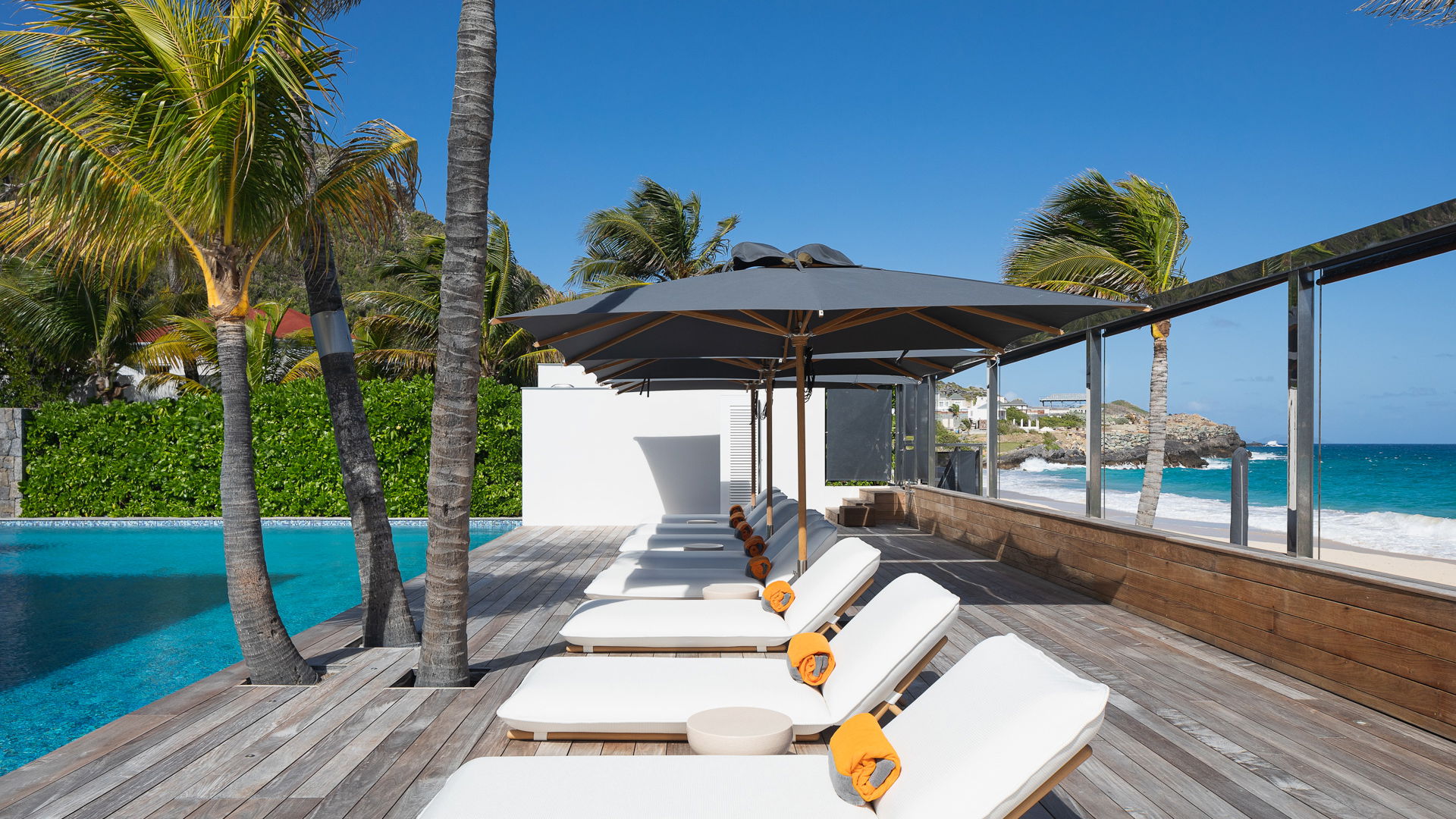 POOL & TERRACE