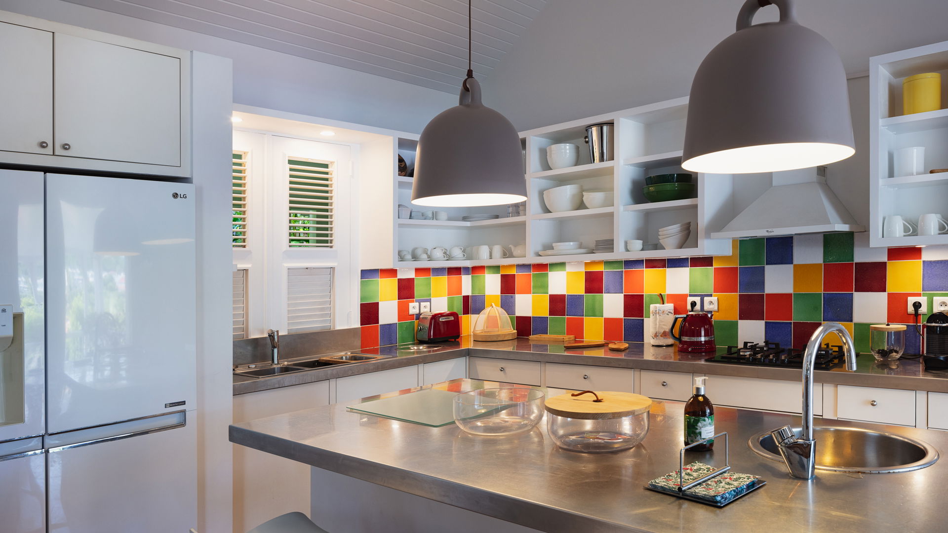 KITCHEN & DINING AREA
