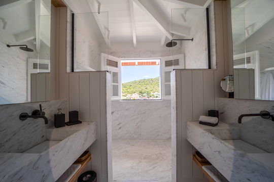 VILLA SEA HORSE BEDROOM1 10