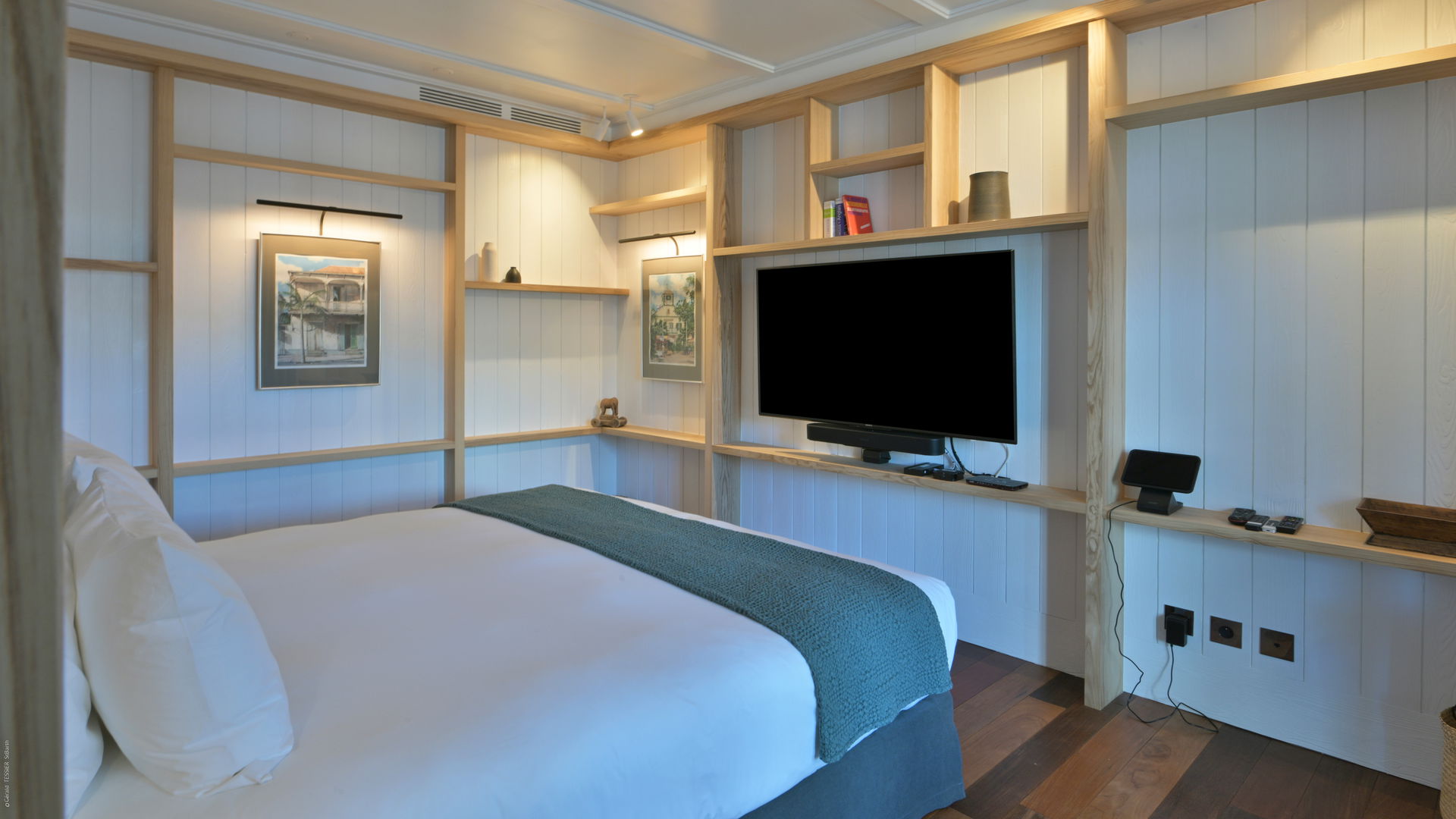 BEDROOM 2
