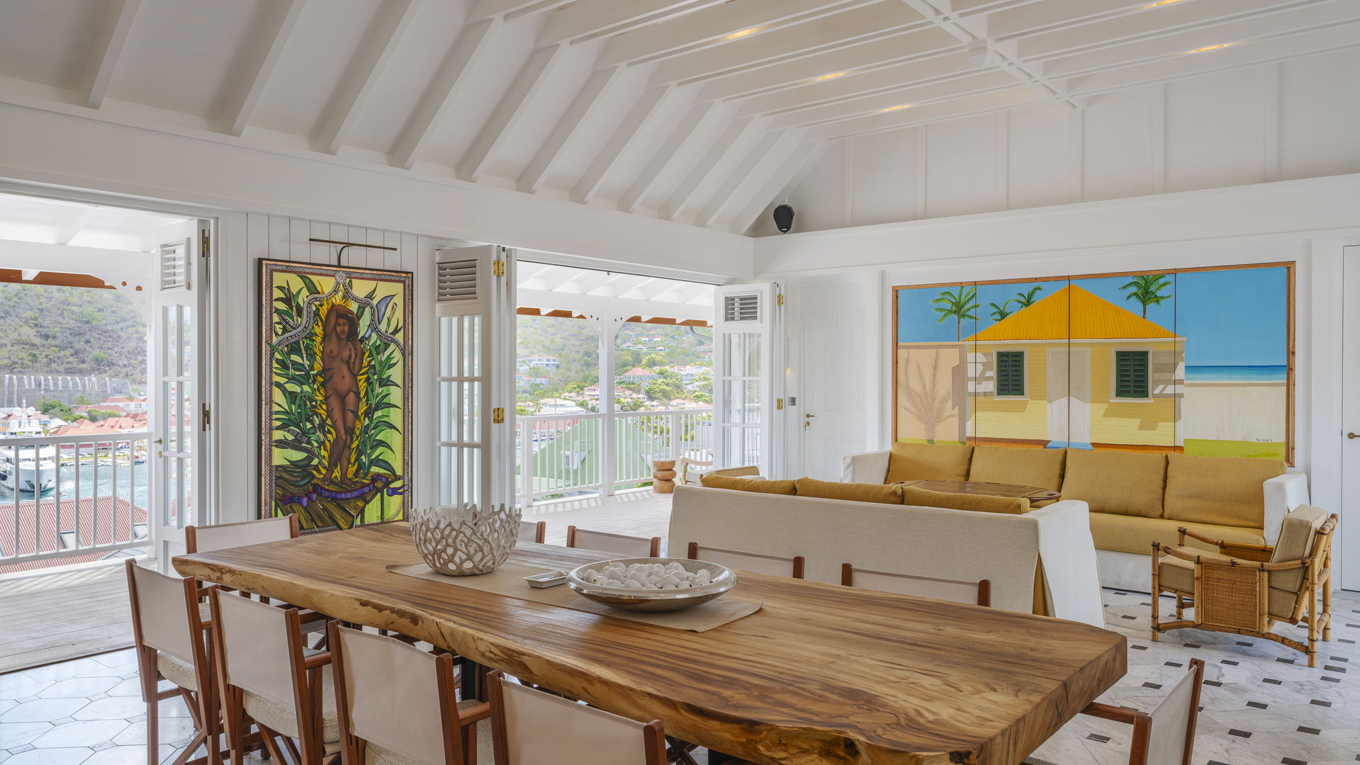 KITCHEN & DINING AREA