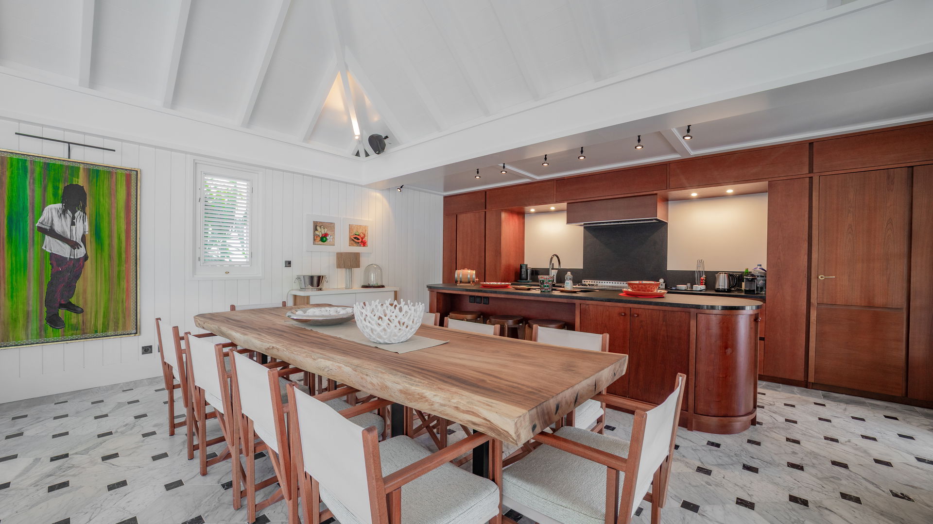 KITCHEN & DINING AREA