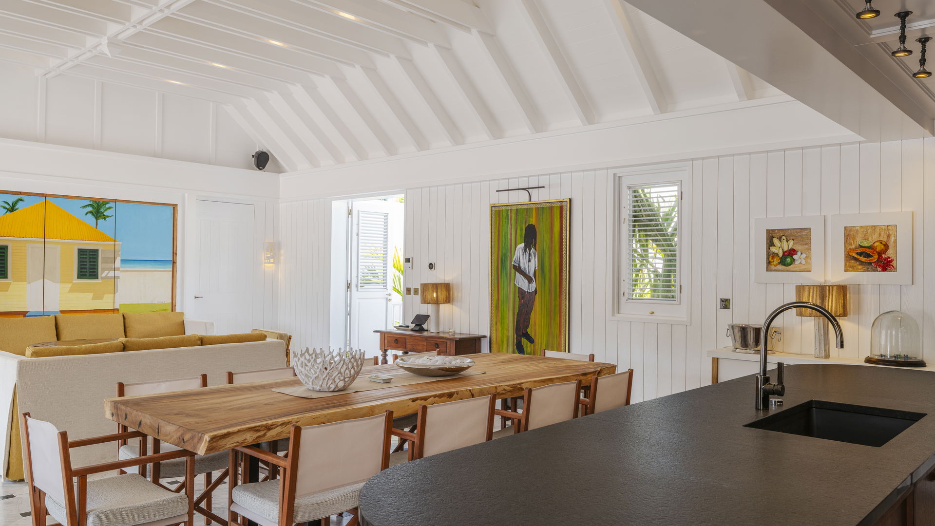 KITCHEN & DINING AREA