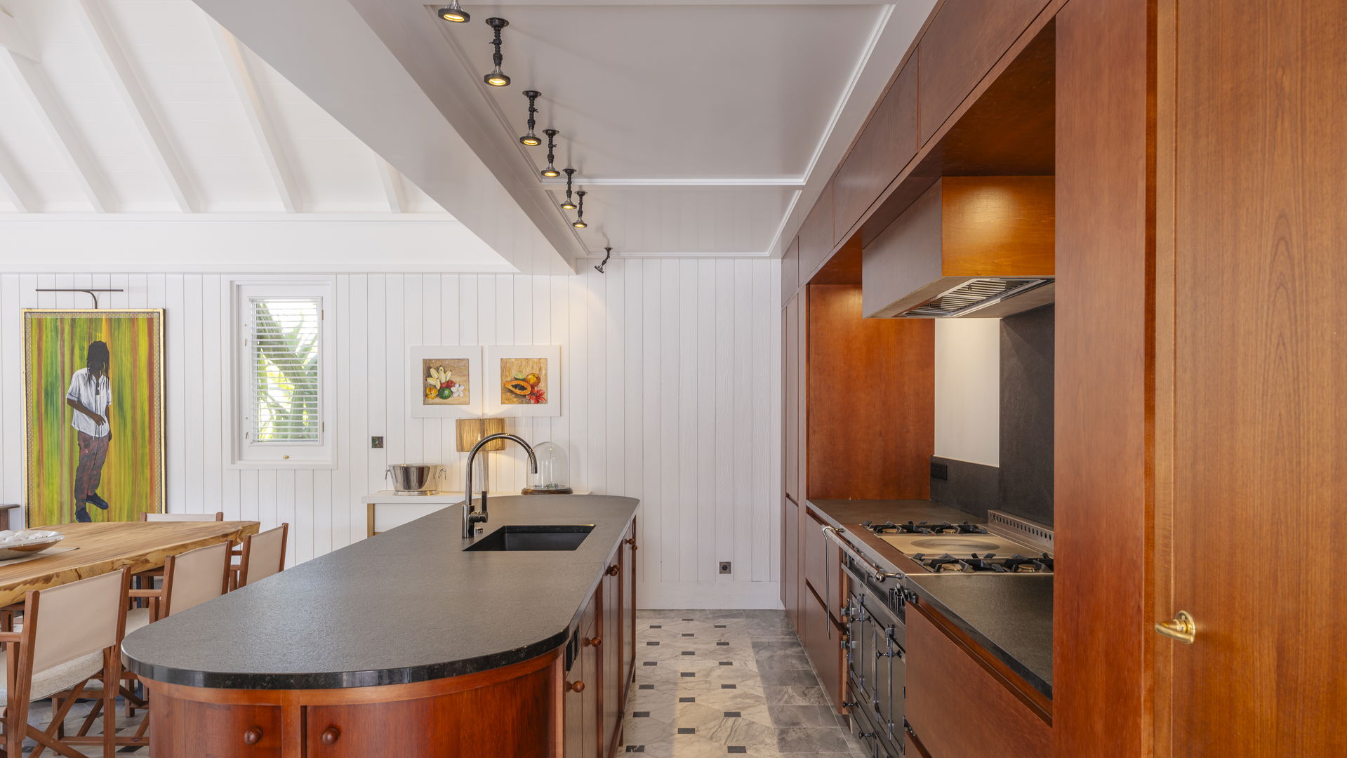 KITCHEN & DINING AREA